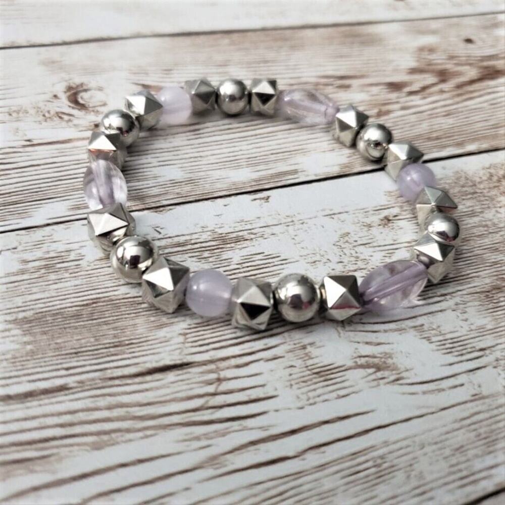 Vintage Bracelet / Bangle Stretch Bracelet with Light Lilac & Silver Tone